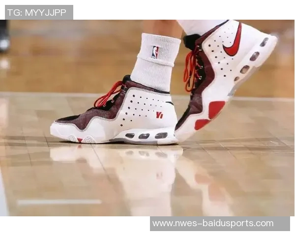 剧情大反转！易建联脚穿NIKE球鞋再度登场